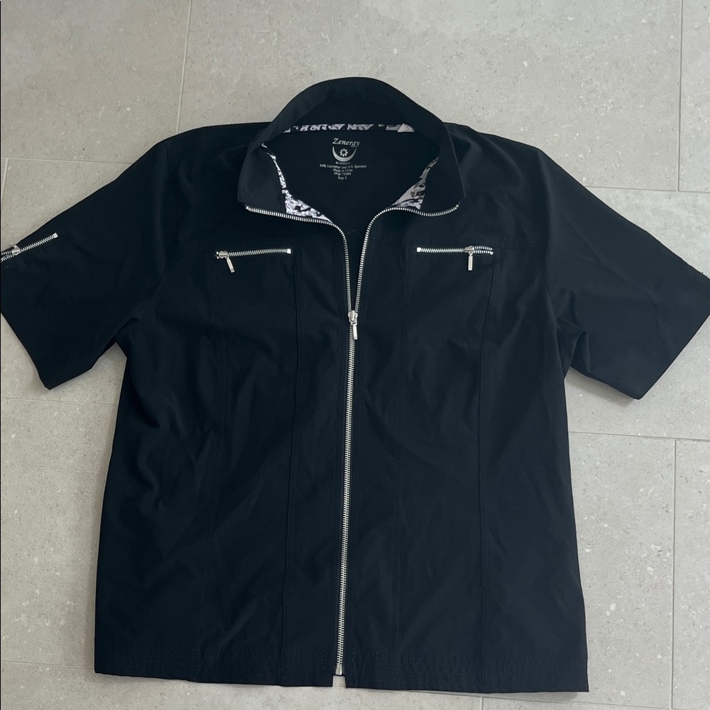 Zenergy by Chico’s Black Short Sleeve Blouse with Zipper Accents